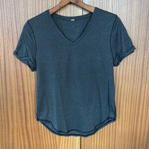 Lululemon gray t shirt
